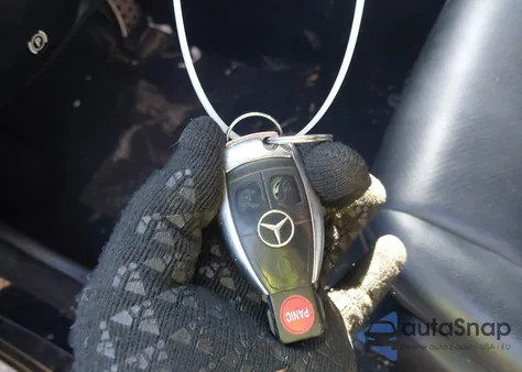 2009 Mercedes-Benz C 300 Luxury 4Matic/Sport 4Matic z USA, uszkodzony, nr VIN WDDGF81X09R057143